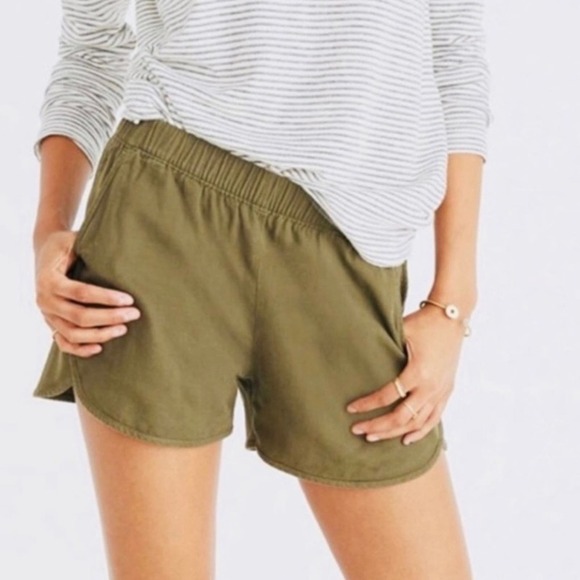 MADEWELL | Pull On Elastic Waist Shorts Curved Hem in Olive Green Sz. Small - Picture 1 of 4